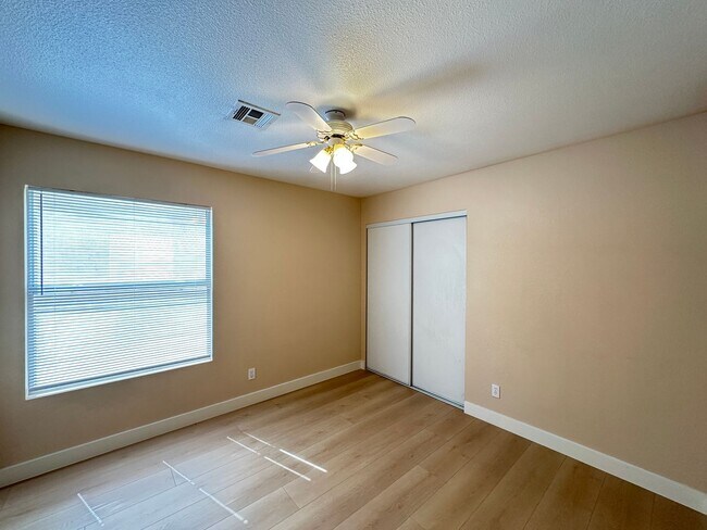 Building Photo - Vista Del Sol-Phase 8