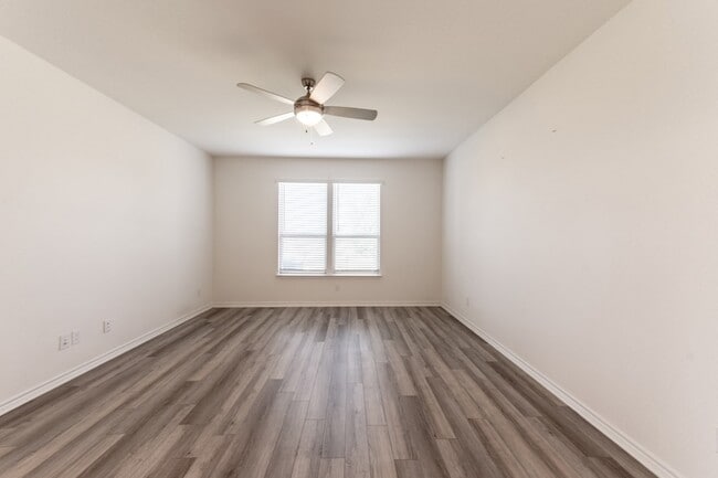 Building Photo - 2701 Webb Ave
