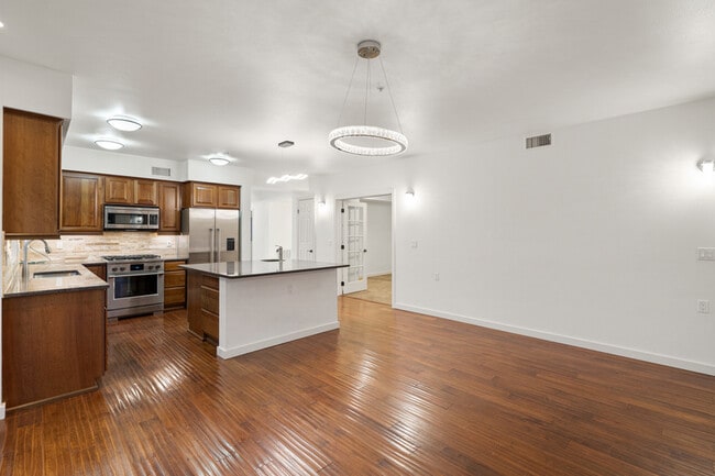 Building Photo - 355 W Waterside Dr