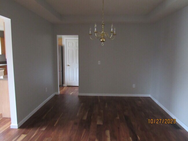 Building Photo - 2412 W Molly Ln