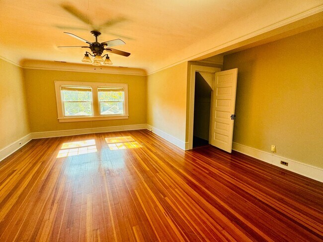 Building Photo - MOVE-IN READY!