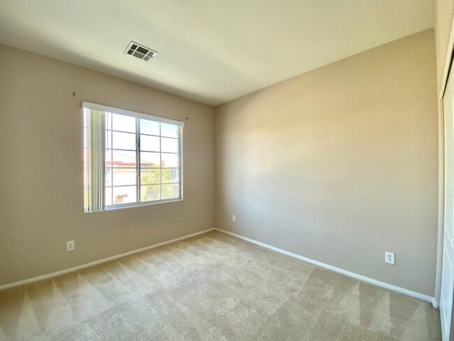 Building Photo - Nice 2-story single-family house with 3 Bedrooms, 2.5 Bathrooms