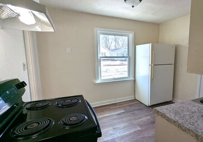 Building Photo - 1969 Wood St