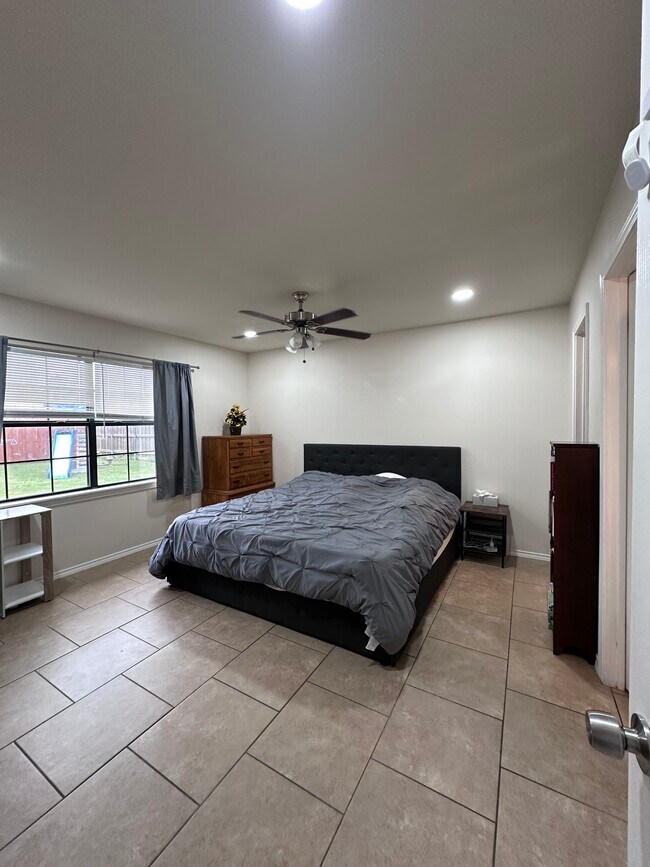 Building Photo - 6916 Elliot Ct