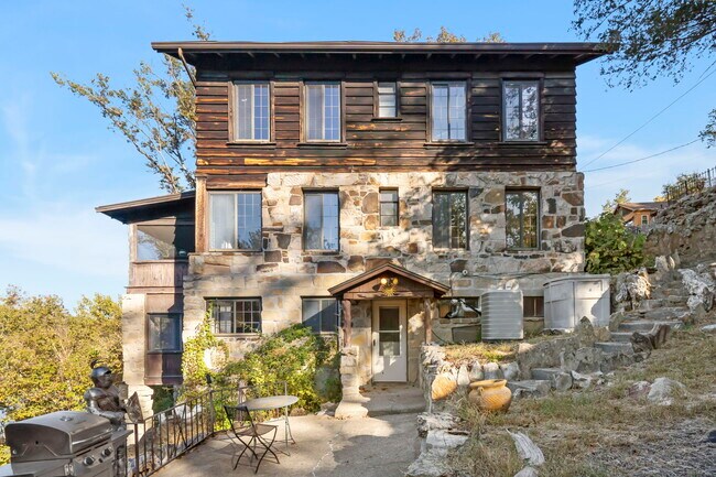 Building Photo - 196 Lakeside Way