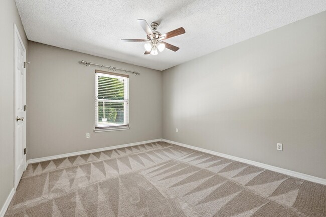 Building Photo - 1243 Jefferyscot Dr