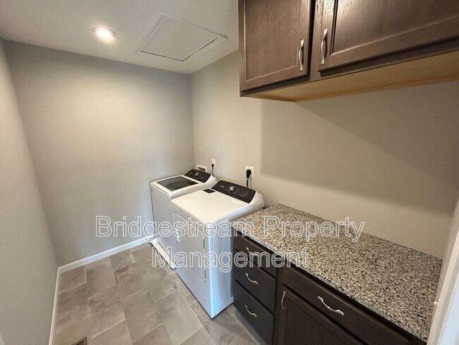 Building Photo - 1161 Elloway Pl