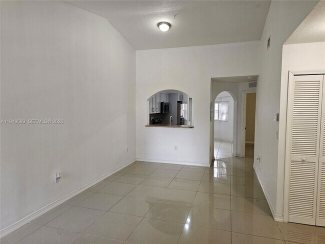 Building Photo - 2911 SE 13th Ave