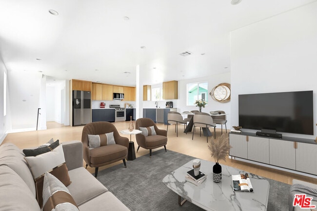 Building Photo - 1200 W 38th St