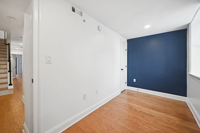 Building Photo - 1315 Trinidad Ave NE