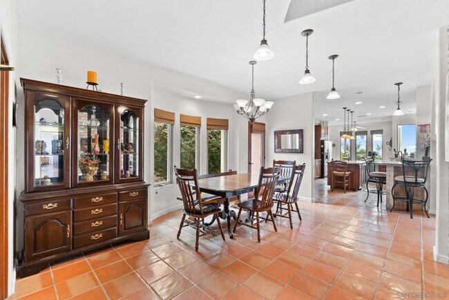 Building Photo - 701 N Granados Ave