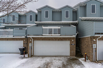 Building Photo - Beautiful Townhome