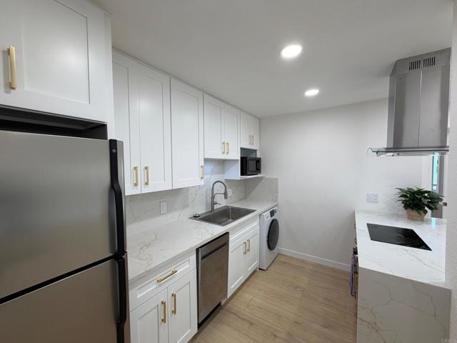 Building Photo - 860 Turquoise St