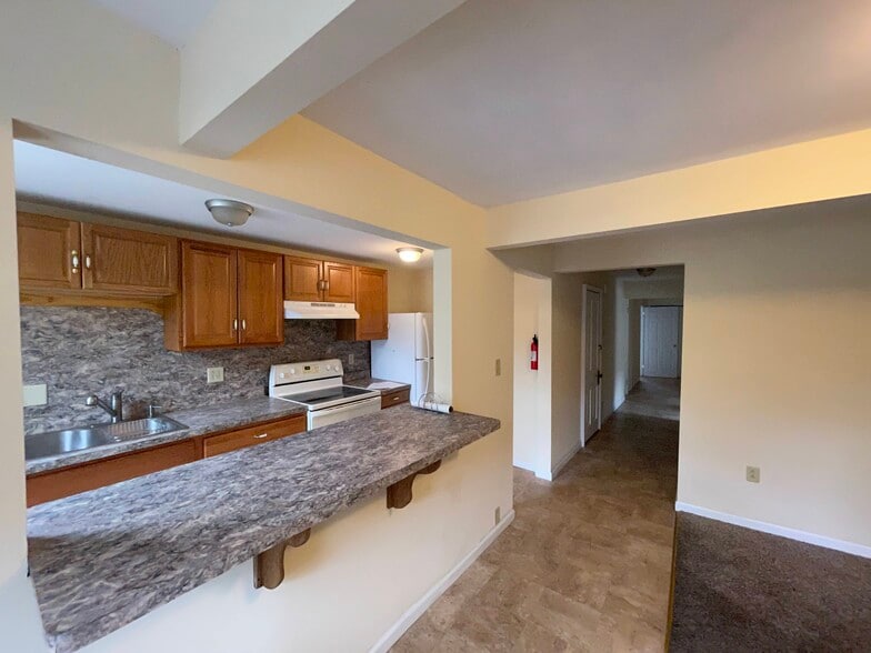 Building Photo - 315 Laurel Blvd