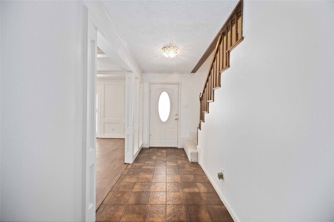 Building Photo - 1711 Woodland Springs St