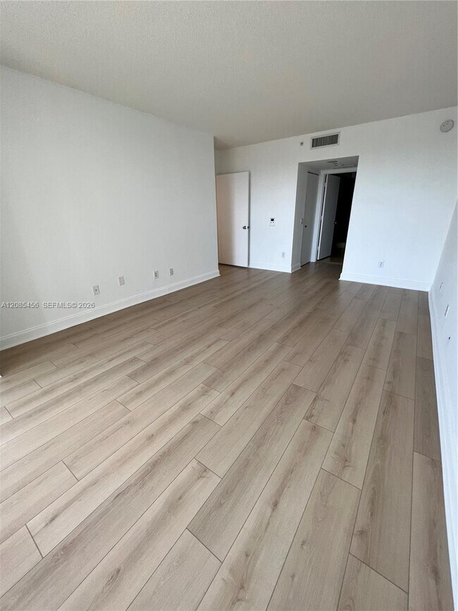 Building Photo - 21055 Yacht Club Dr