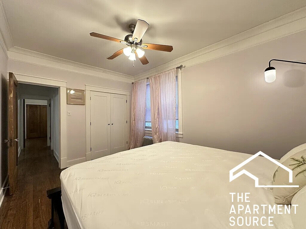 Building Photo - 5023 N Ridgeway Ave