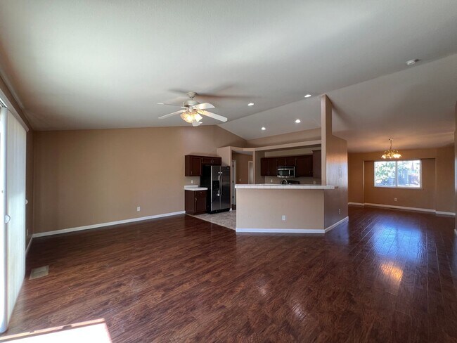 Building Photo - 221 Endeavor Ln