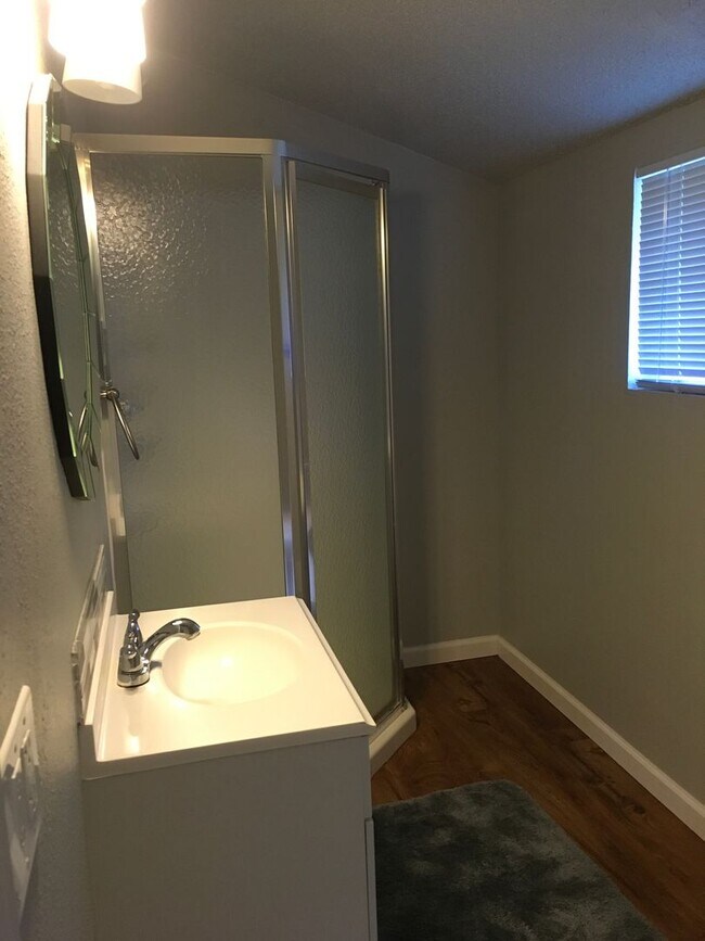 Building Photo - South Redding 2-Story Home, located in cul-de-sac