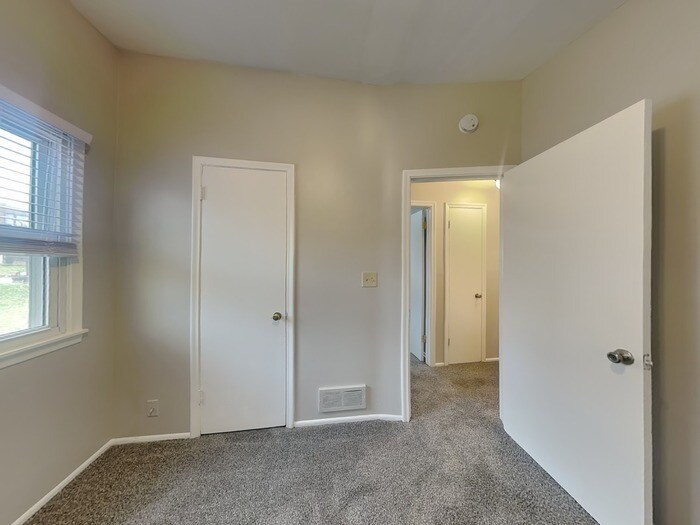 Building Photo - 2272 Hazel St N