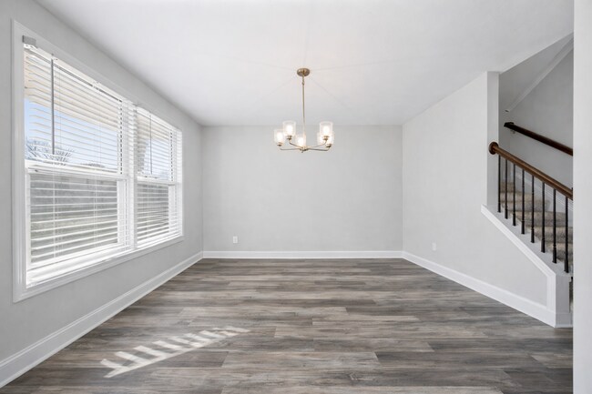 Building Photo - Pet Friendly Three Bedroom!