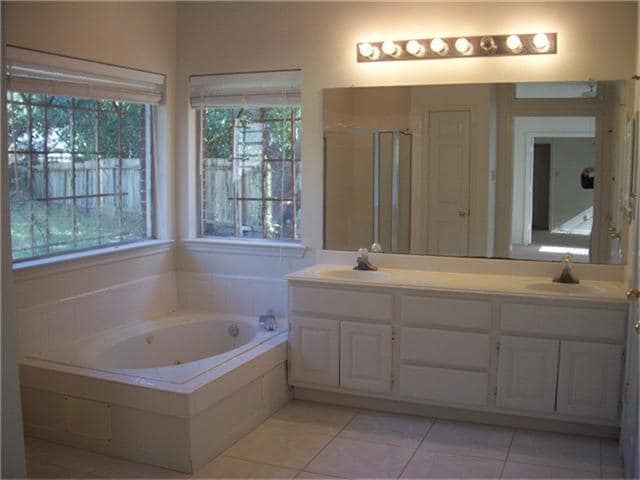 Building Photo - 14310 Windsor Oaks Ln