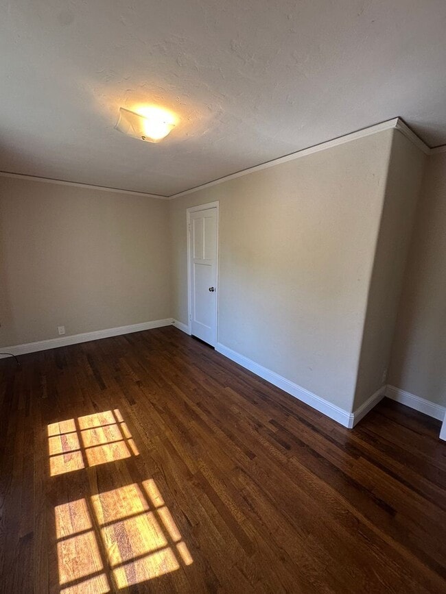 Building Photo - 49-1405