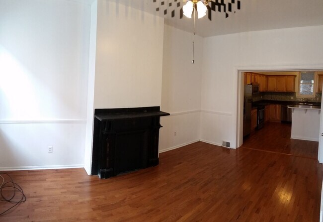 Building Photo - Huge Luxury South Side Home w/ Stainless K...