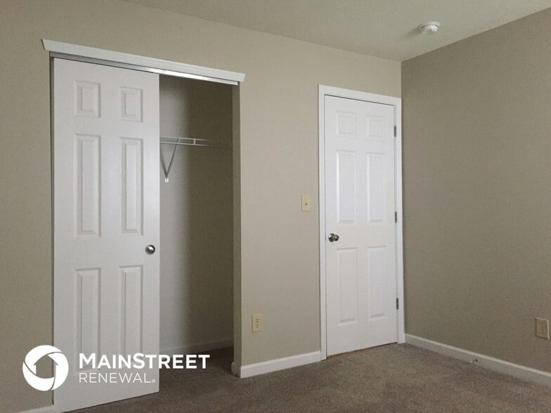Building Photo - 2220 Rossington Ln