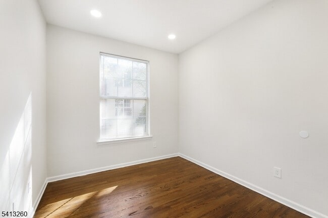 Building Photo - 50 Maple Ave