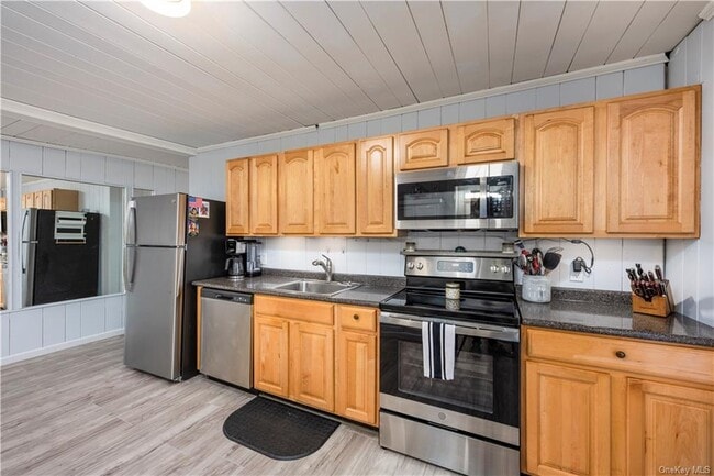 Building Photo - 299 Oscawana Lake Rd