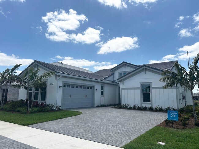 Building Photo - 15192 Wildwood Cir