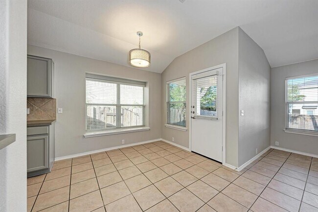 Building Photo - 2308 John Tee Dr