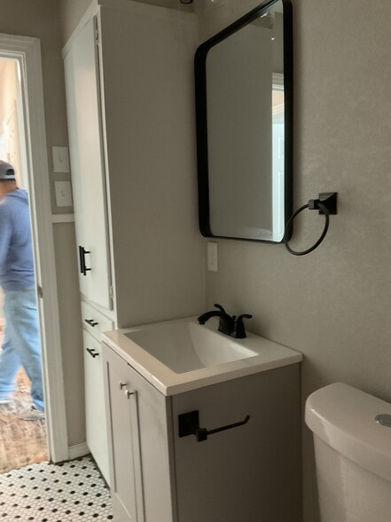 hall bathroom - 1709 Nelva St