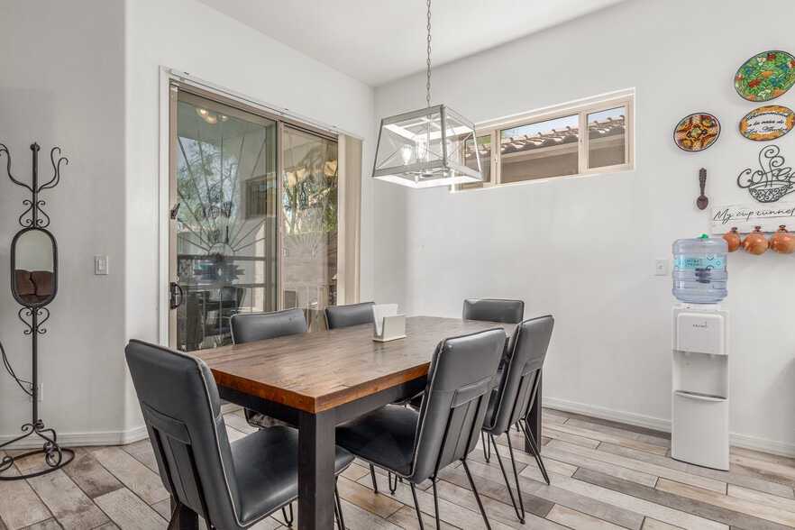 Building Photo - 8434 N Sunny Rock Ridge Dr