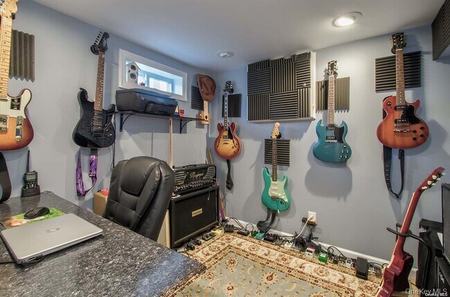 Building Photo - 15 Janet Dr