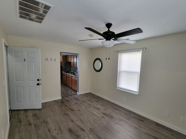 Building Photo - 3244 E 5th Ave