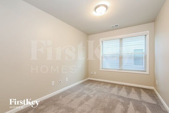 Building Photo - 3628 Moon Crest Dr