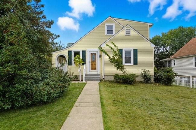 Building Photo - 3133 Willoughby Rd