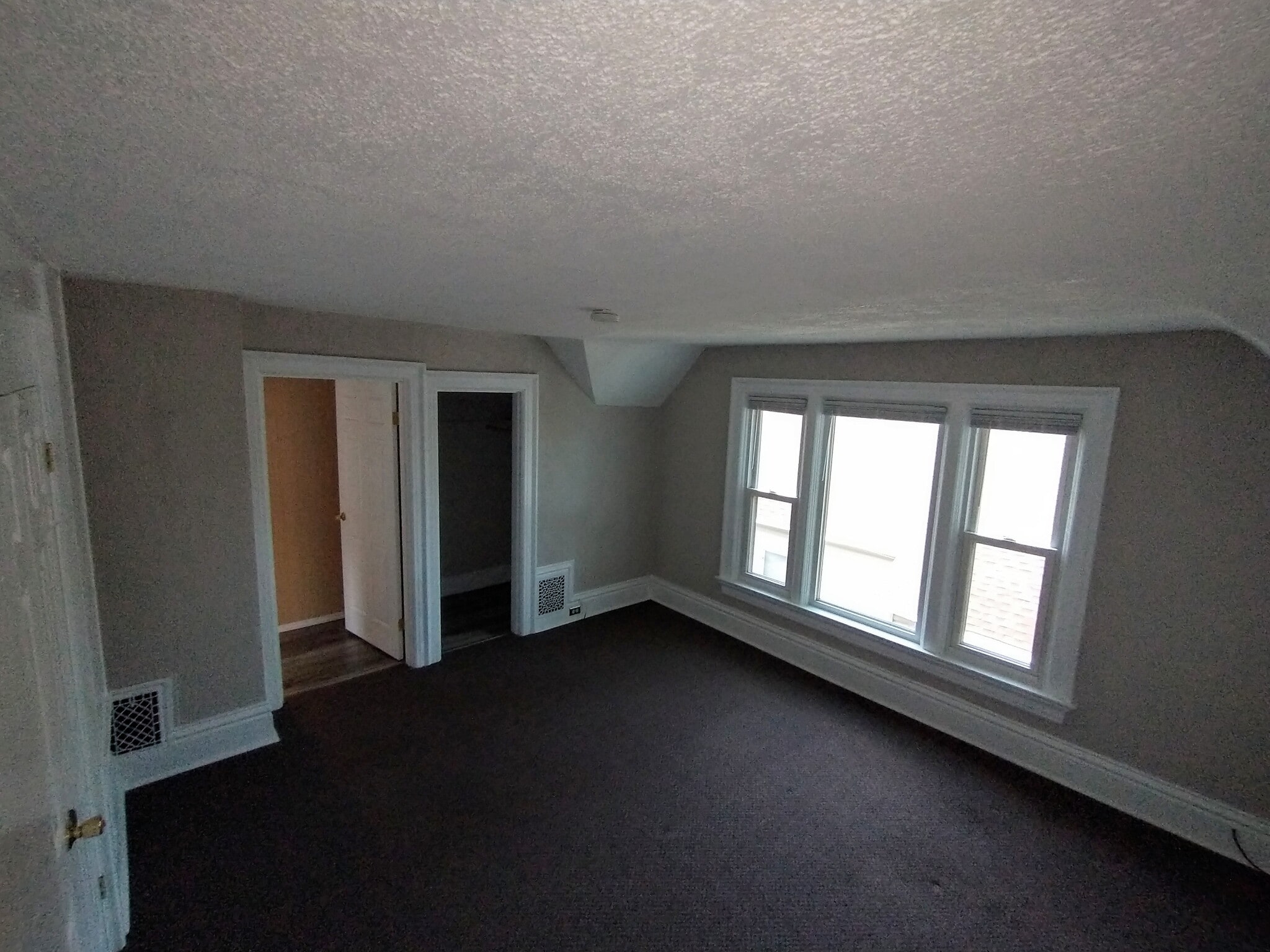 Building Photo - 420 S Baker St