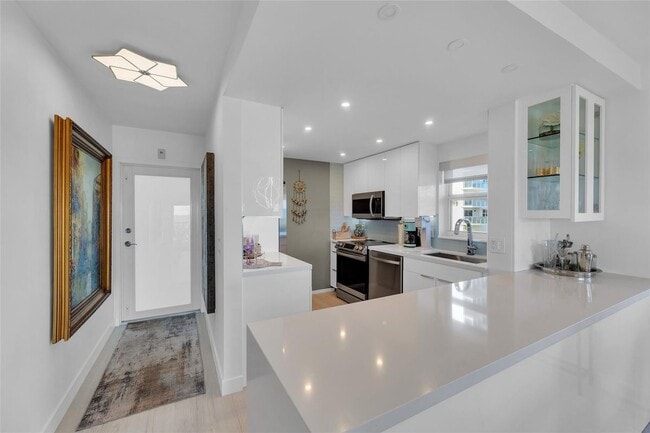 Building Photo - 1610 N Ocean Blvd