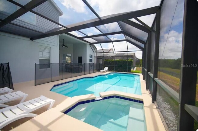Building Photo - 8125 Sun Palm Dr