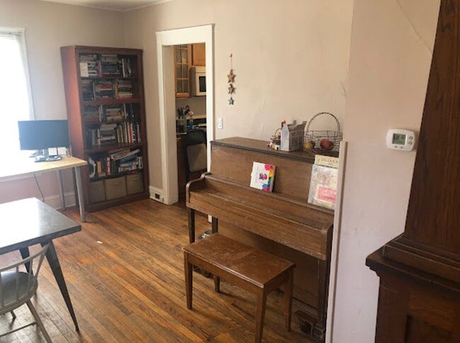 Building Photo - Single-Family Home in Greenbush Neighborhood!