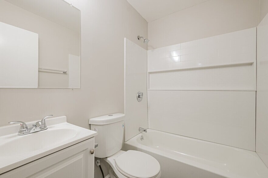 Building Photo - 2255 Emerald Castle Dr