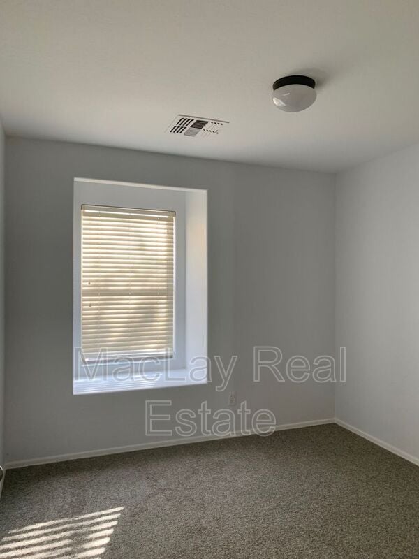 Building Photo - 5809 E Hampton Ave
