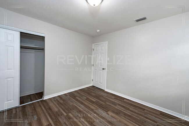 Building Photo - Cozy, Updated 3-Bedroom Home with a Shady Yard!