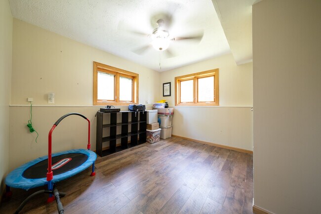 Building Photo - 8618 Wildwood Ave