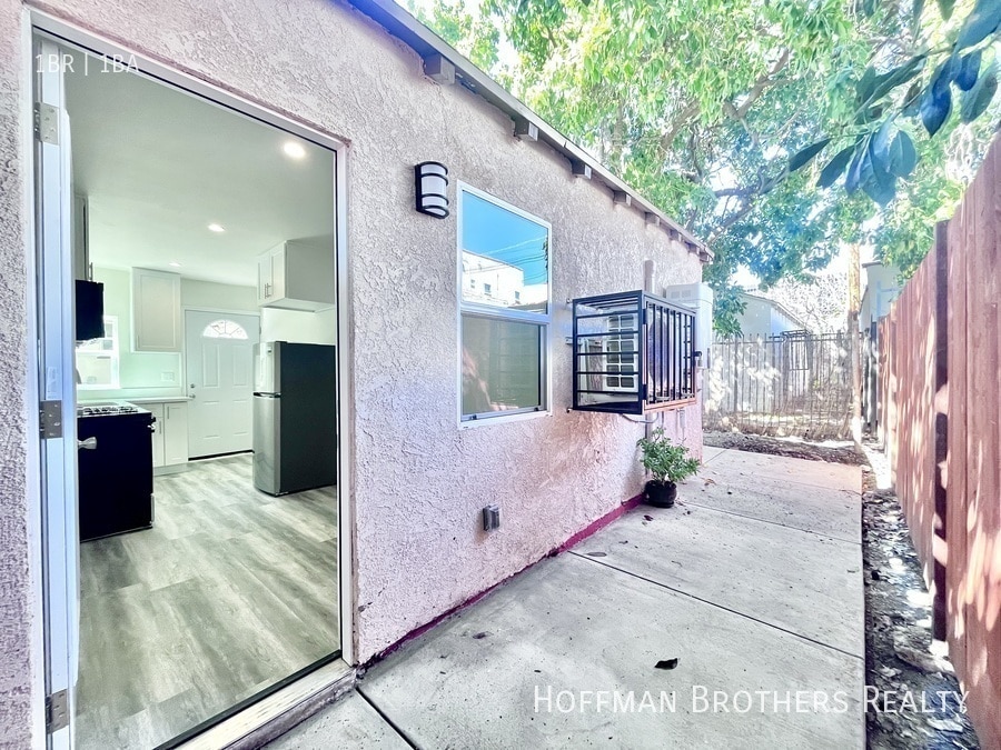 Building Photo - 418 N Sierra Bonita Ave