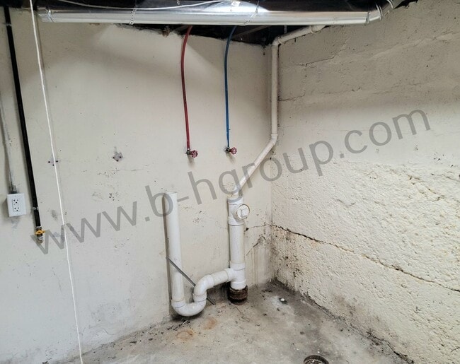 Building Photo - 6411 32nd Ave