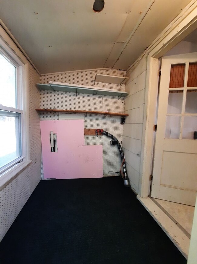 Building Photo - 2 BED | 1 BATH | DUPLEX | WEST